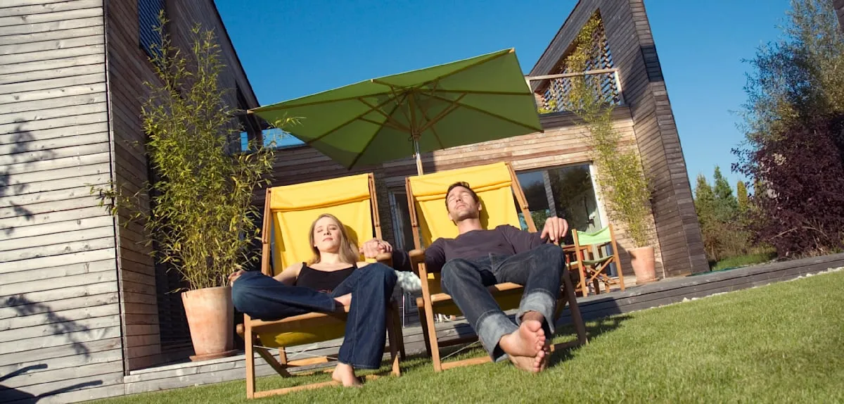 The Happiness Paradox: Does a Neighbor's Grand Villa Diminish Your Home Satisfaction?