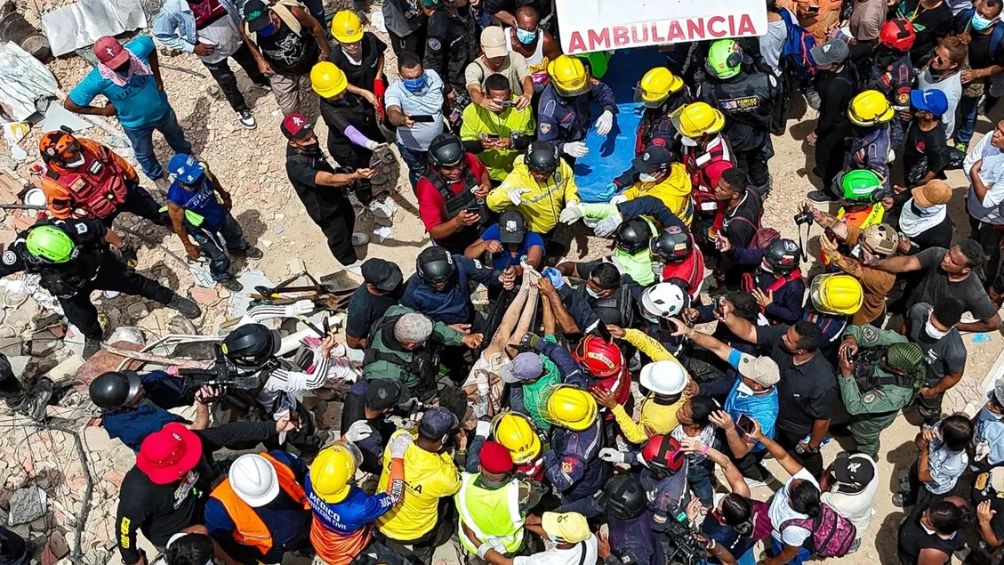 Mukjizat La Guaira: Ibu dan Dua Anaknya Selamat dari Reruntuhan Gempa 2026