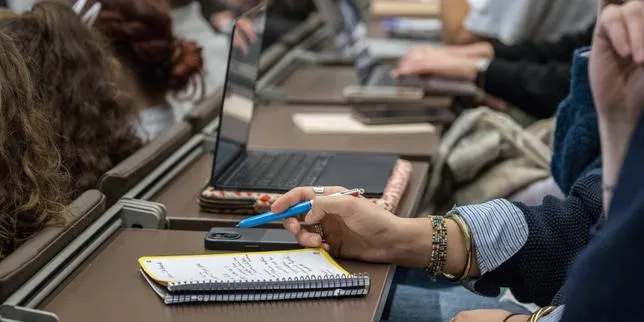 Ancaman Pendidikan Swasta: Dosen Sorbonne Bergerak Selamatkan Universitas Publik