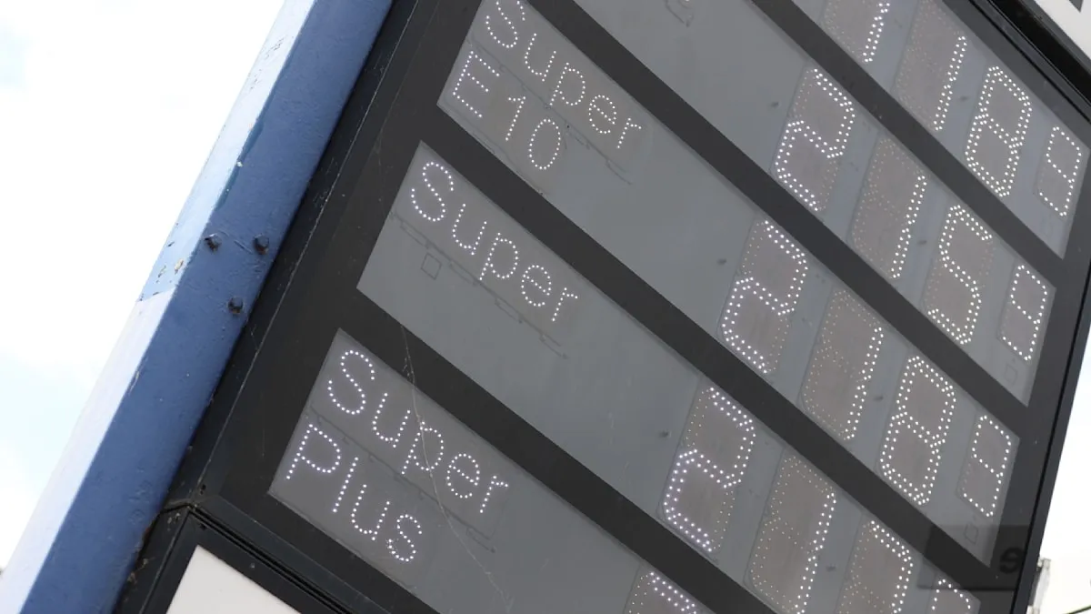 German Fuel Prices Soar: CDU Politician Demands Strict Action Against Oil Cartel!