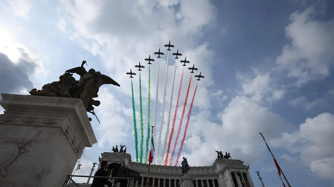 Italia Rayakan 80 Tahun Republik: Frecce Tricolori Getarkan Langit Roma 2026