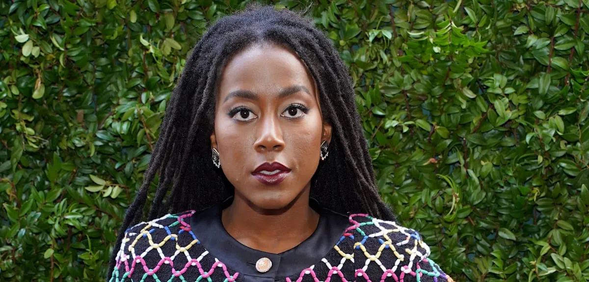Author Lives Again: Romantasy Era Reshapes Modern Literature 2026