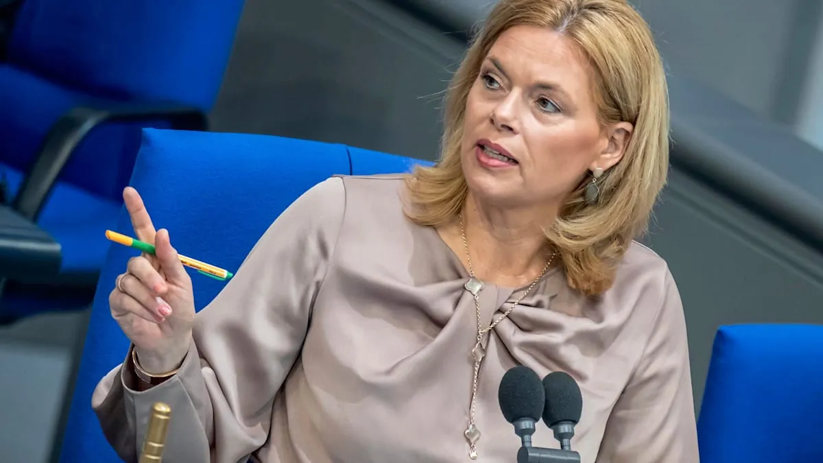 Klöckner Slams Parliament Members' Social Media Conduct: Bundestag No Influencer Agency!