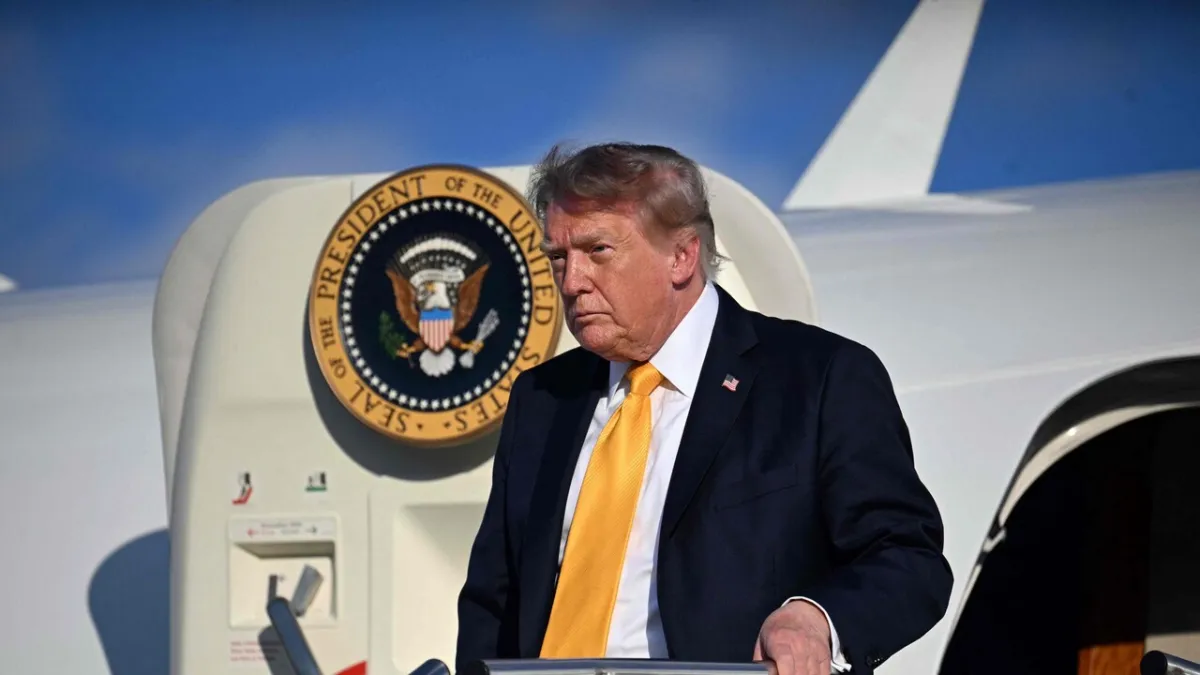 Donald Trump Gegerkan Publik: Rambut Cokelatnya Jadi Perbincangan Dunia