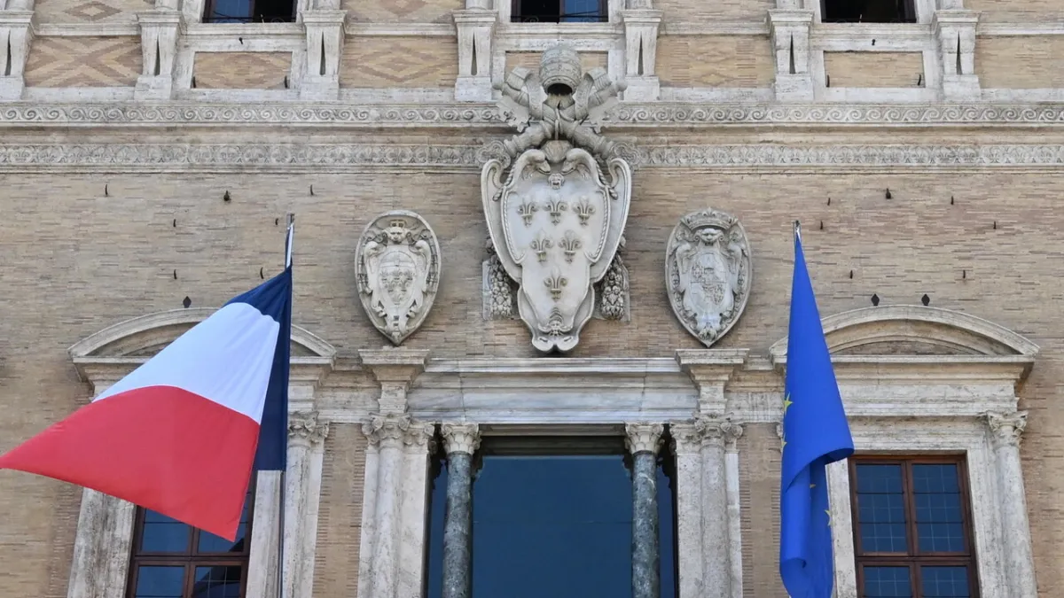 Prancis Gusur Italia: Kekhawatiran Utang Eropa Bergeser ke Paris