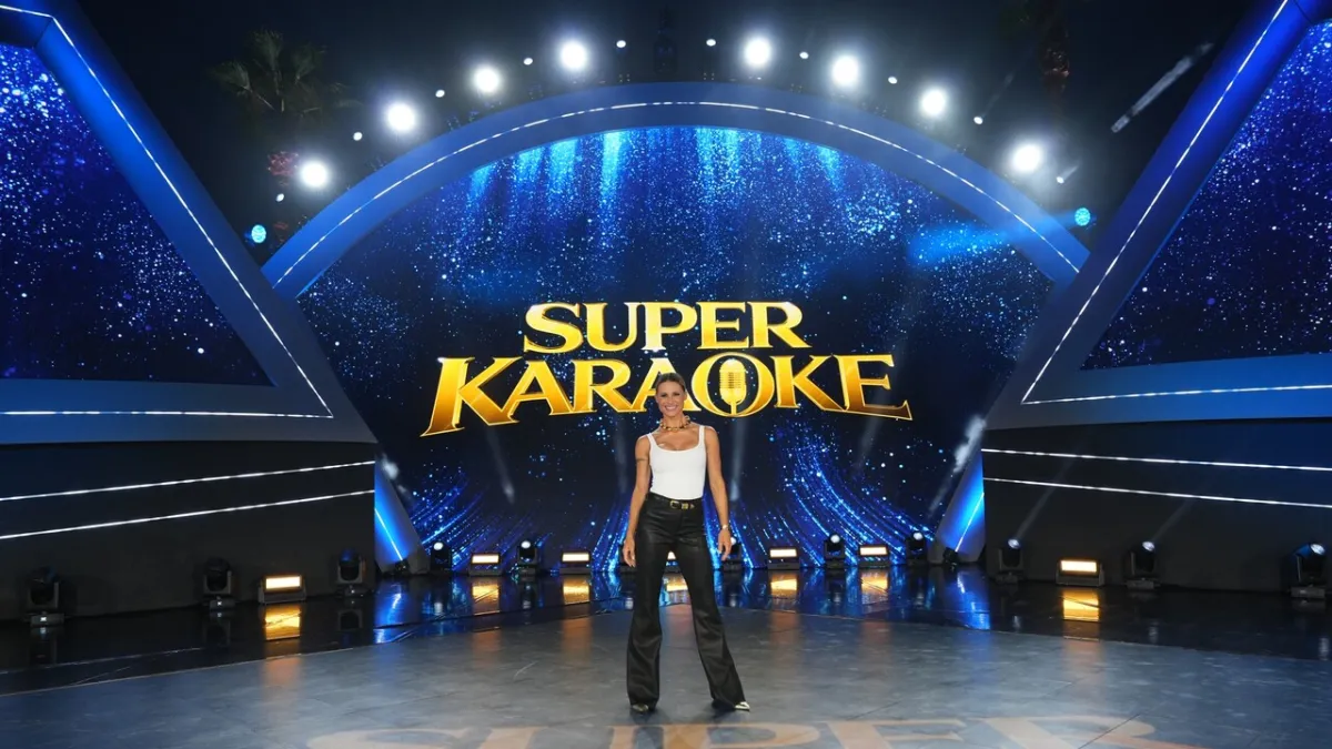 Michelle Hunziker Kembali Pimpin Super Karaoke, Terkesima Stefano De Martino