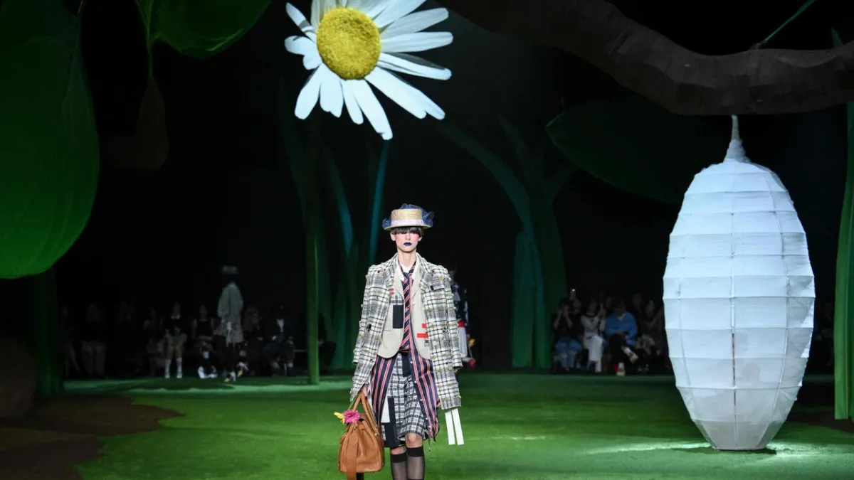 Puncak NYFW 2026: Thom Browne Sajikan Simfoni Serangga Glamor