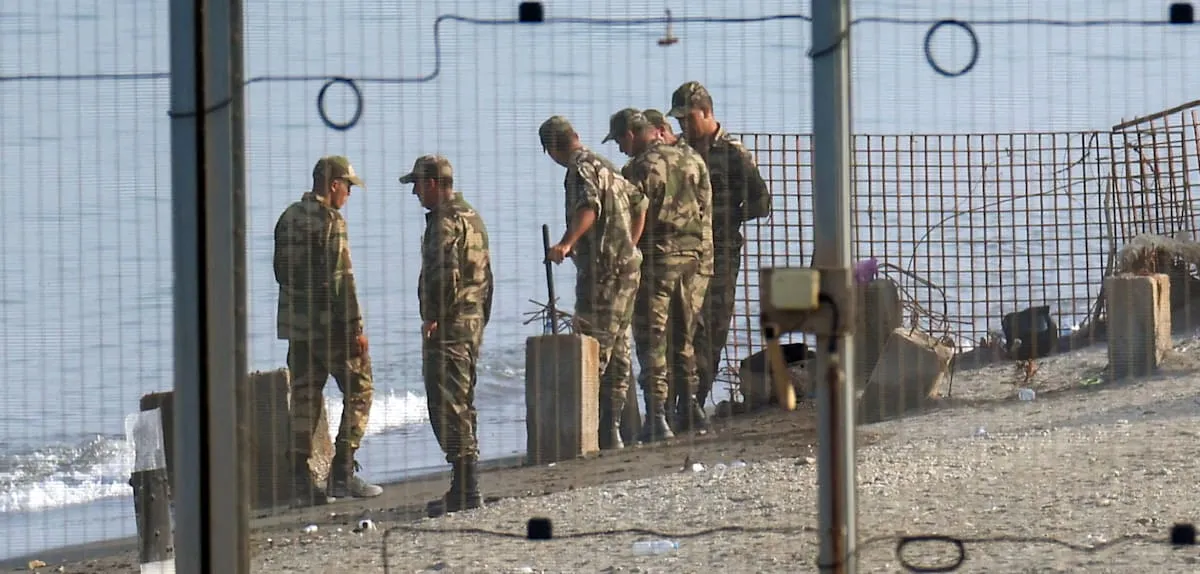 Ceuta Siaga Penuh: Tentara Amankan Pantai, Pagar Kawat Berduri Perkuat Perbatasan