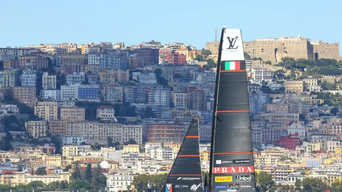 Dominasi Italia Guncang America's Cup: Luna Rossa Pimpin Klasemen Sengit!