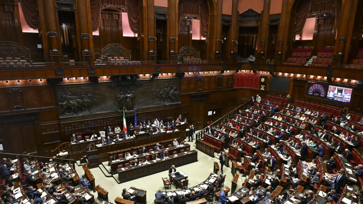 Italy's Political Storm: Electoral Law Fails, Ruling Coalition Splits!
