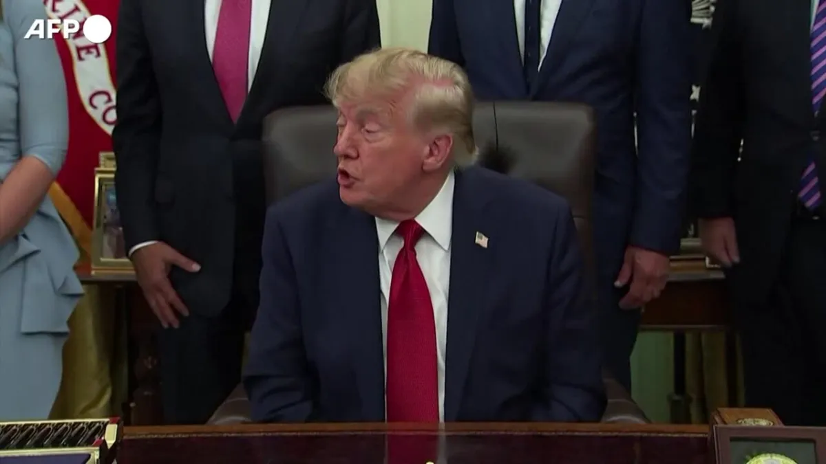 Trump Blokir Akses Media Raksasa ke Gedung Putih: Tuduh Sebarkan 'Berita Palsu'!