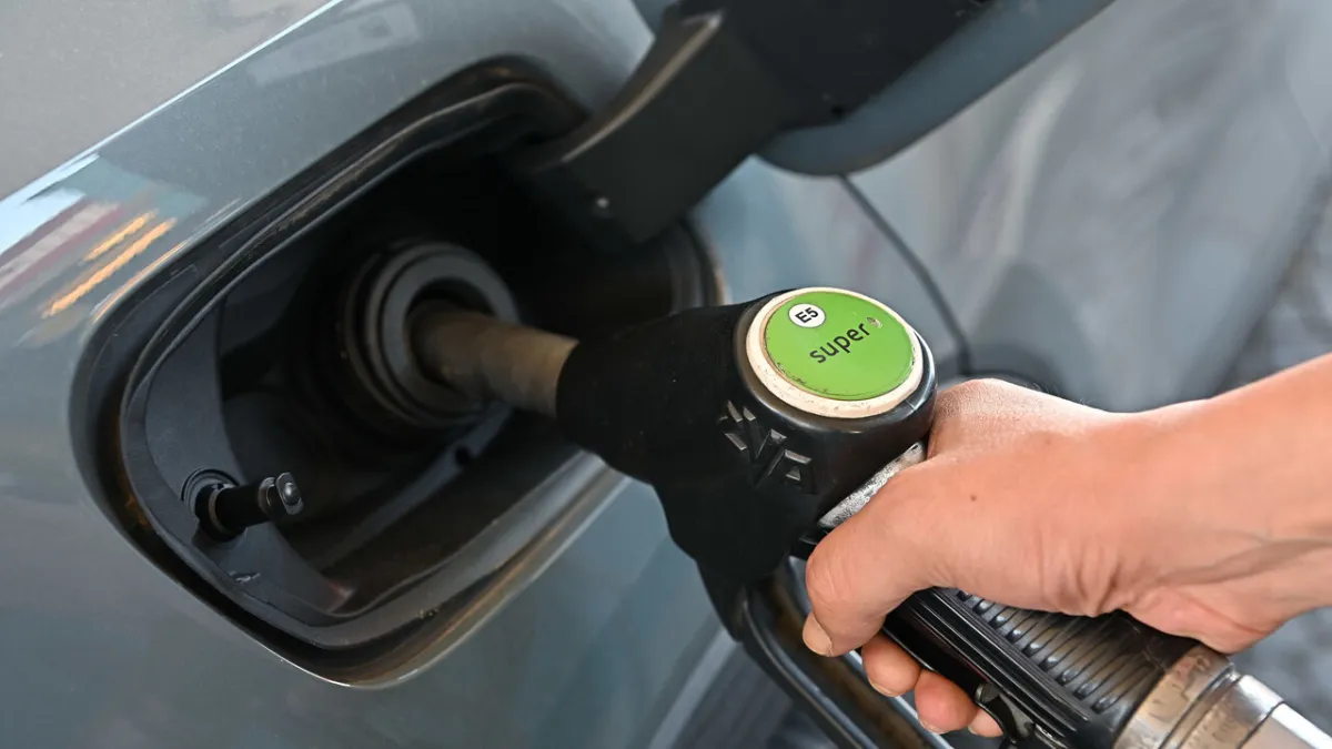 Soaring Fuel Prices Push Italy to Debate Targeted Aid Package 2026