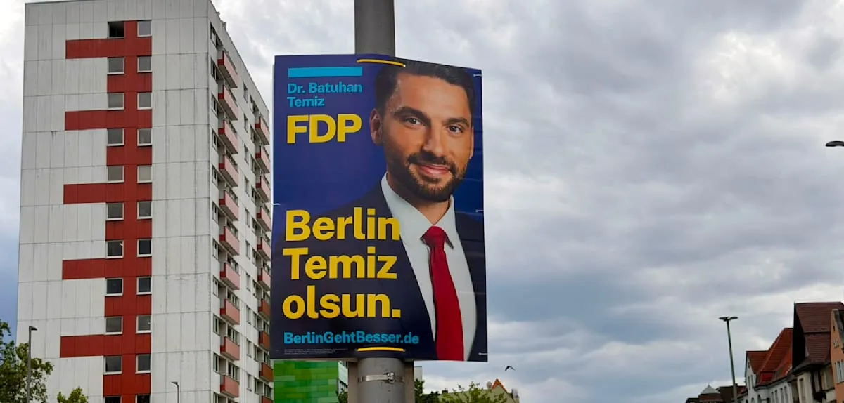 German FDP Politician Stirs Berlin: Turkish Poster Ignites Integration Debate