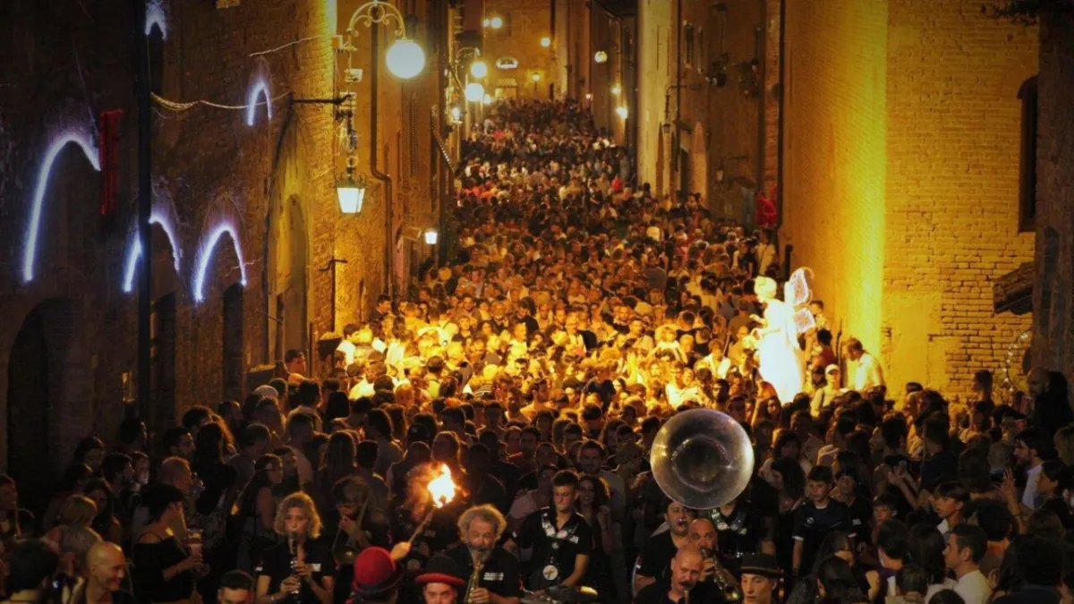 Mercantia 2026: Certaldo Electrified as Street Theater Captivates Eight Nations!
