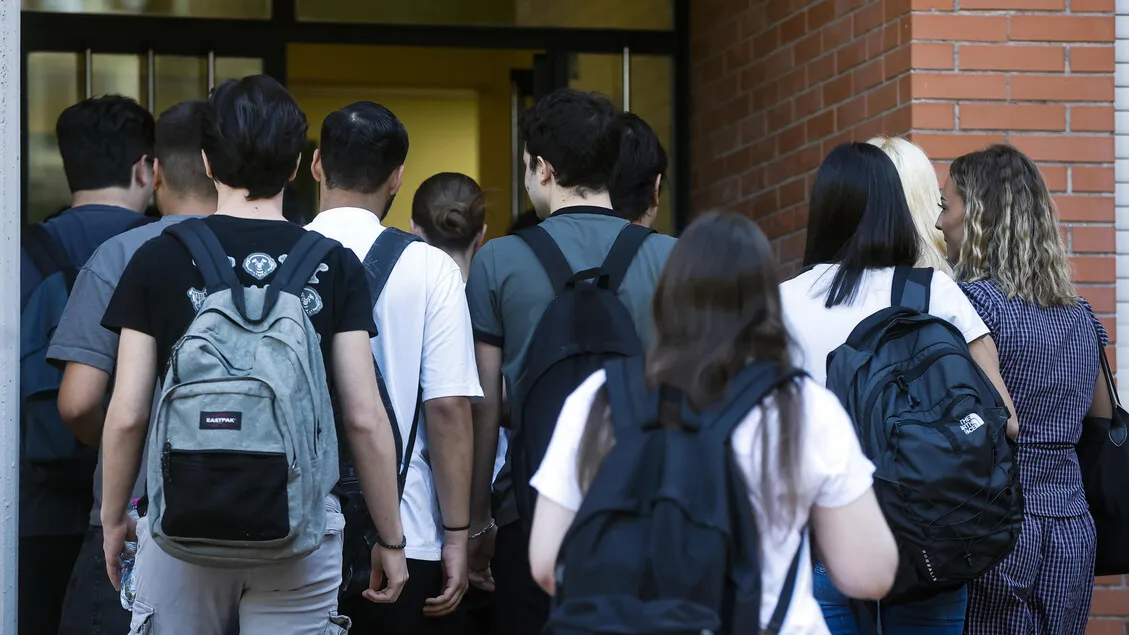 Ujian Maturità 2026: Konstitusi dan Pavese Guncang Lebih Setengah Juta Pelajar