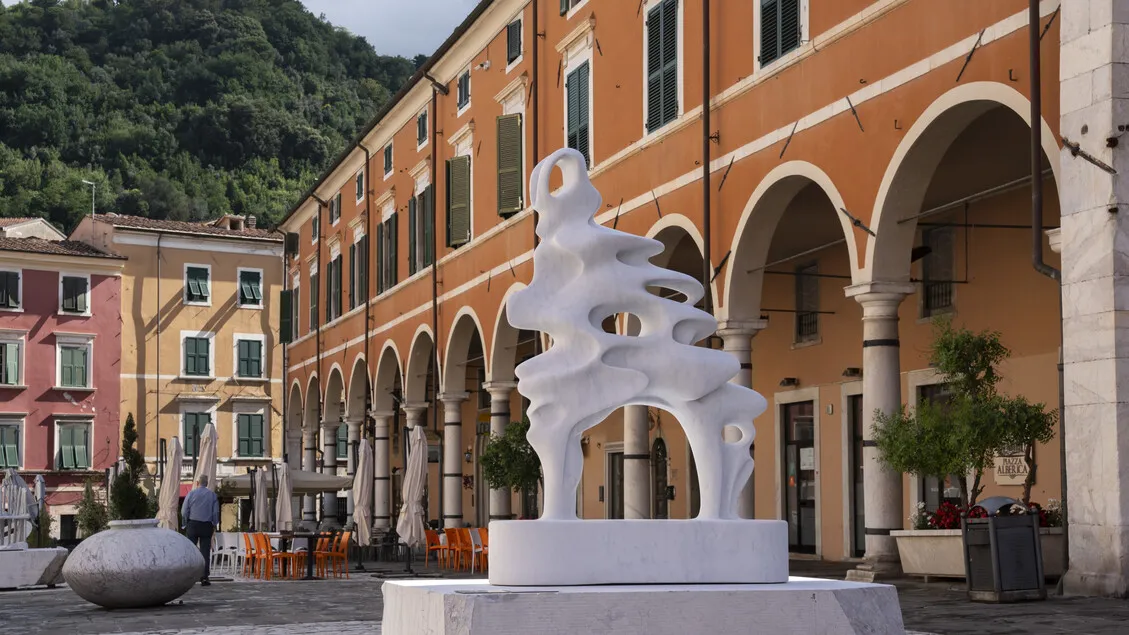 Transformasi Marmer: Carrara Bersolek Desain Global Hingga Agustus 2026