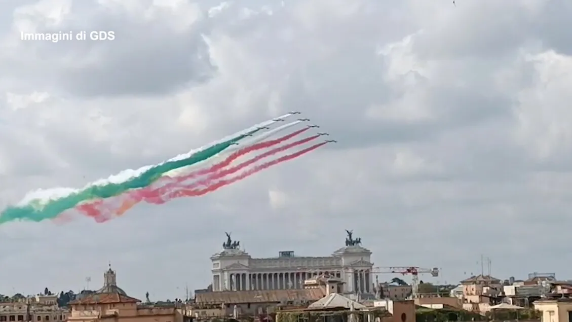 Langit Roma Bergelora: Frecce Tricolori Pukau Perayaan Republik Italia Ke-80