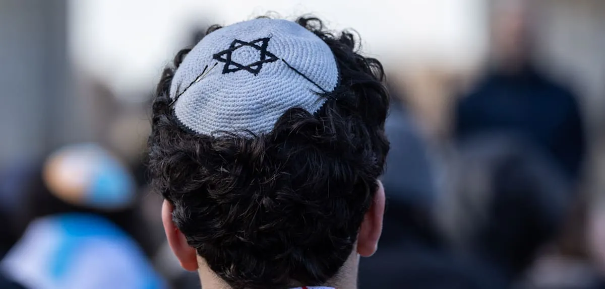 Antisemitic Shock on Berlin U-Bahn: Kippa-Wearing Man Targeted in Harassment