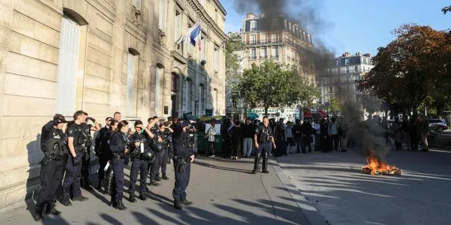Paris Memanas: Kurang Selusin Lycee Diblokir Pelajar, Seruan Nasional Menggema