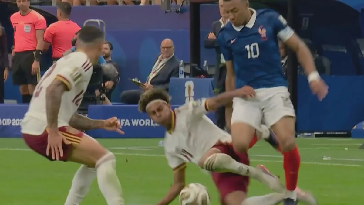 Kontroversi Wasit: Yamal Lolos Kartu Kuning Setelah Tekel Keras Mbappé