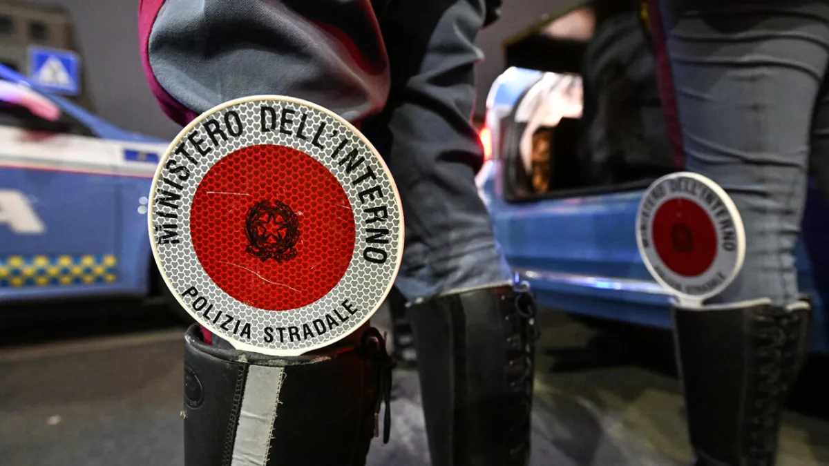 Revolusi Denda: Asuransi Mobil Wajib, Skuter di Trotoar Kian Mahal!