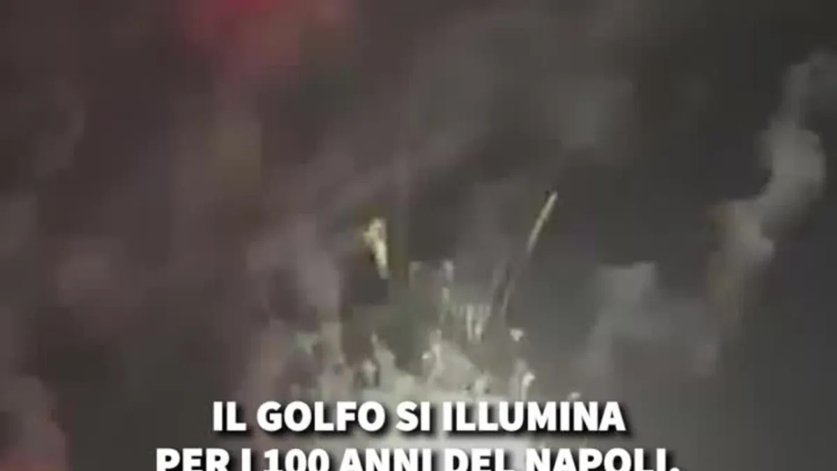 Teluk Napoli Membara: Pesta Tengah Malam Rayakan Satu Abad Klub Sepak Bola