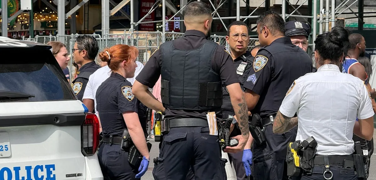 Horor Siang Bolong di Times Square: Remaja 17 Tahun Diringkus Usai Tembakan