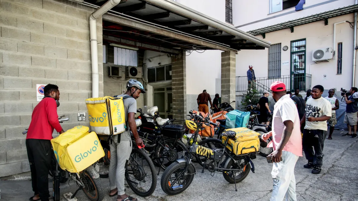 Delivery Riders Strike: Low Wages and Intense Heat Spark Major Walkout in Florence