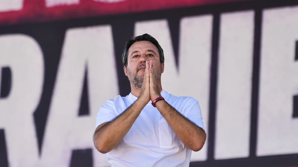 Salvini Getarkan Italia: Desak UU Berani Tanpa Deviasi Anggaran Kontroversial!
