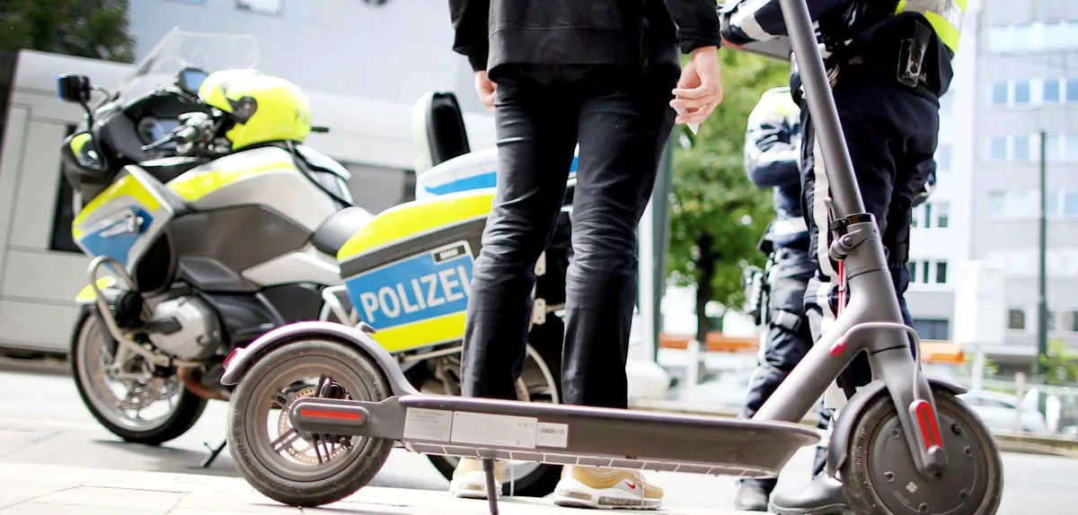 Illegal E-Scooters Threaten Aurich Streets: Uninsured Rider Apprehended