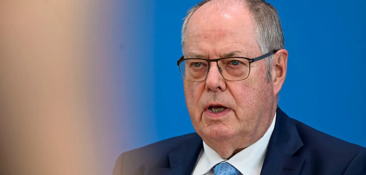 Steinbrück Picu Debat Nasional: AfD Harus Direngkuh, Bukan Dijauhi?