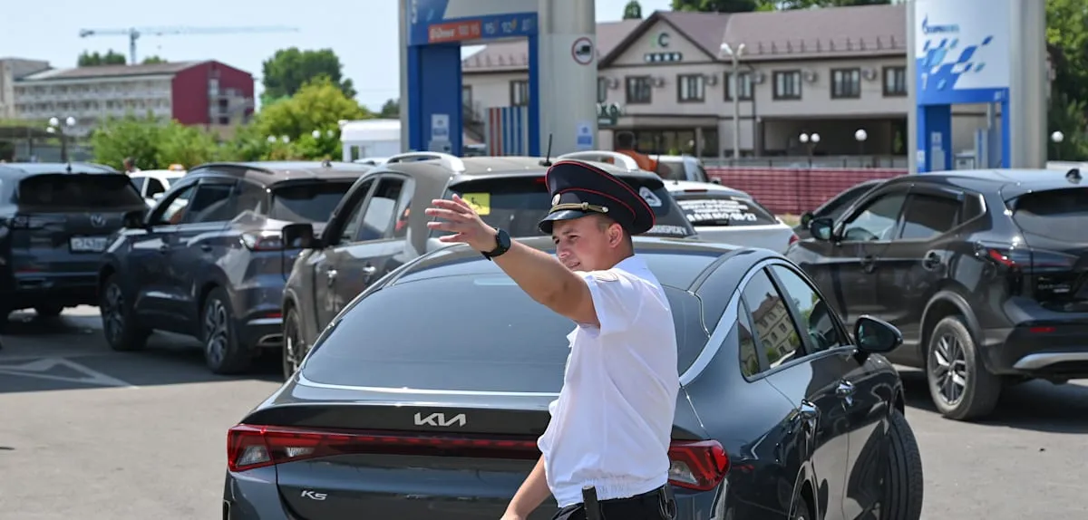 Russia's 2026 Fuel Crisis Deepens: Citizens Bring Own Petrol, Horse Sales Soar