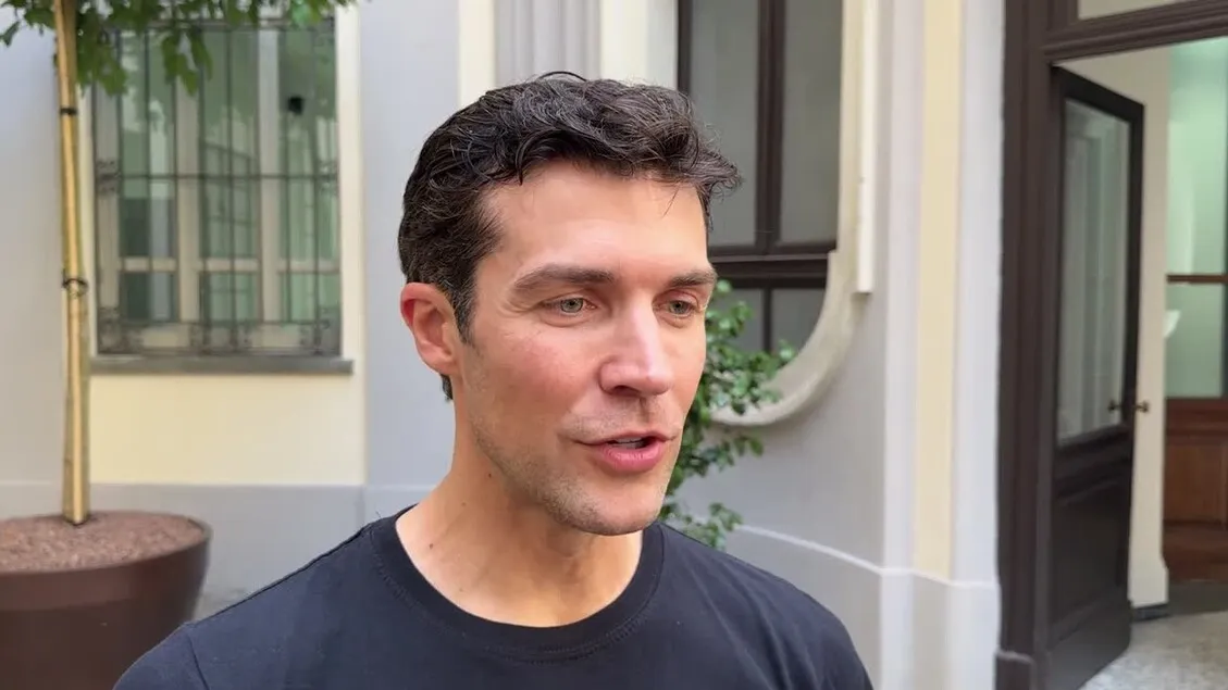 Roberto Bolle Ajak Ribuan Warga Menari, Lestarikan Keindahan dan Disiplin
