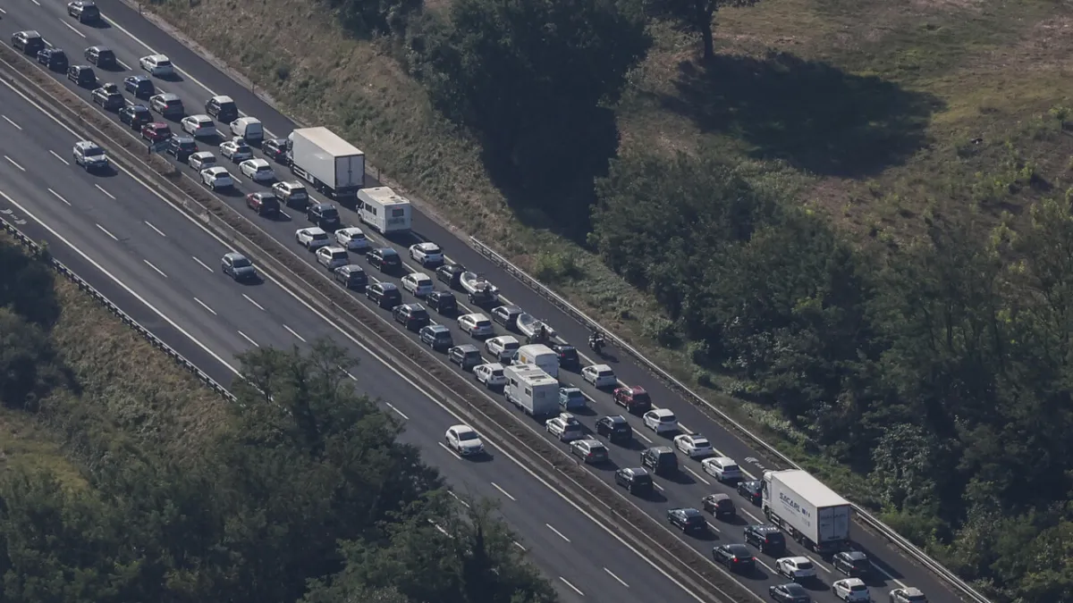 Traffic Revolution 2026: 17-Year-Old Licenses and New Fines Set to Shake Italian Roads!