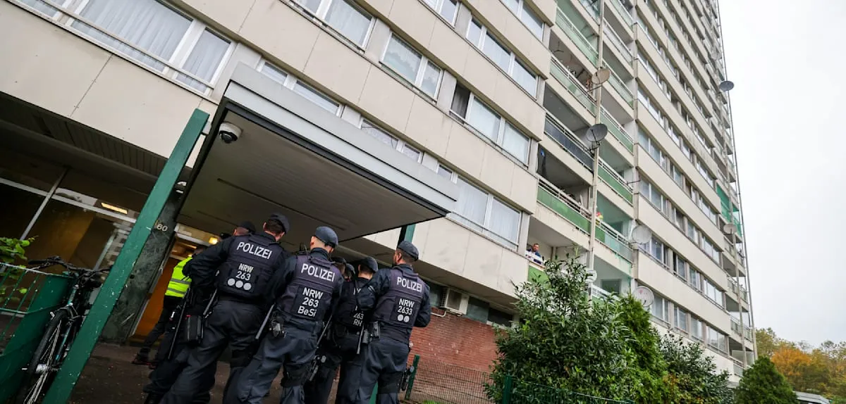 Teror di 'Raksasa Putih' Duisburg: Pria Kritis Setelah Penusukan Misterius