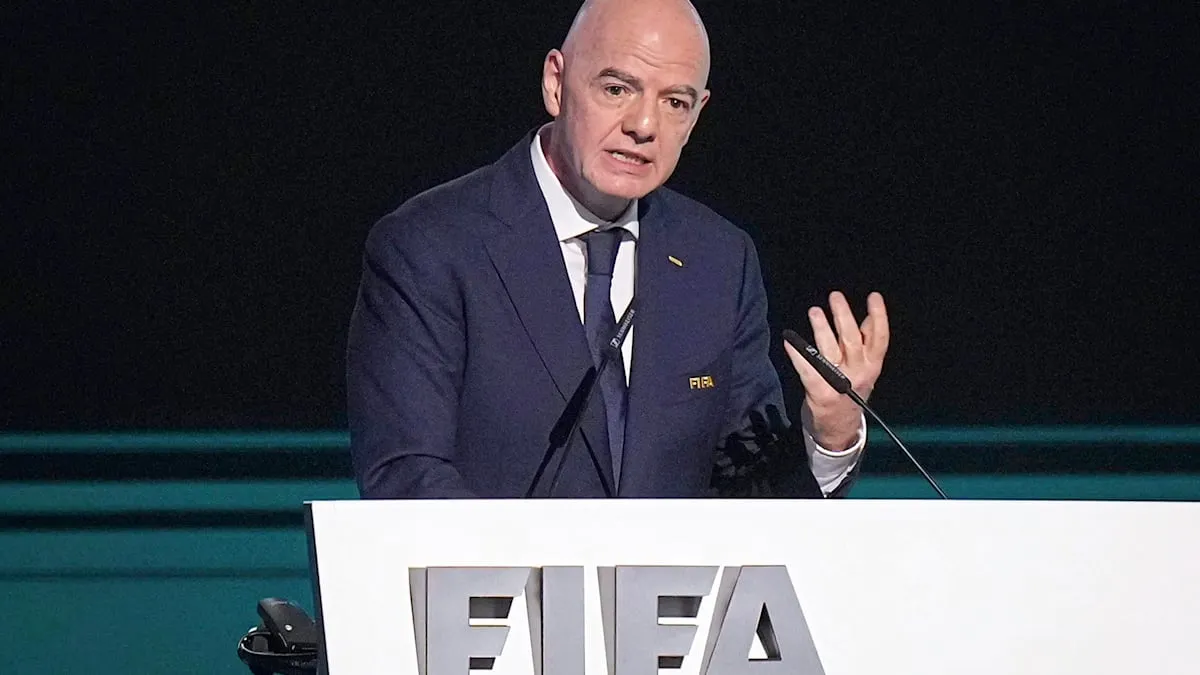 FIFA Firmly Backs Infantino: Serious Threat to Critics Amidst Financial Scrutiny!