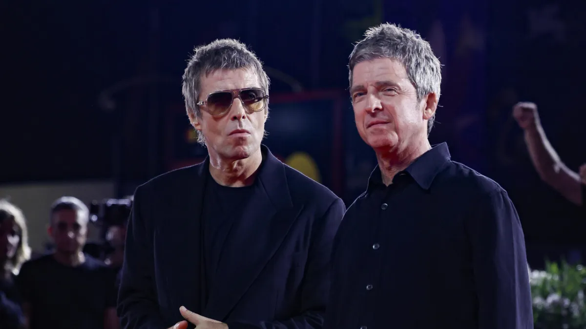 Oasis Gebrak Roma 2027: Klip Trastevere Picu Spekulasi Konser Megah!
