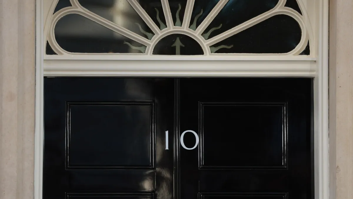 Andy Burnham Gantikan Starmer di Downing Street: Janji Harapan Baru