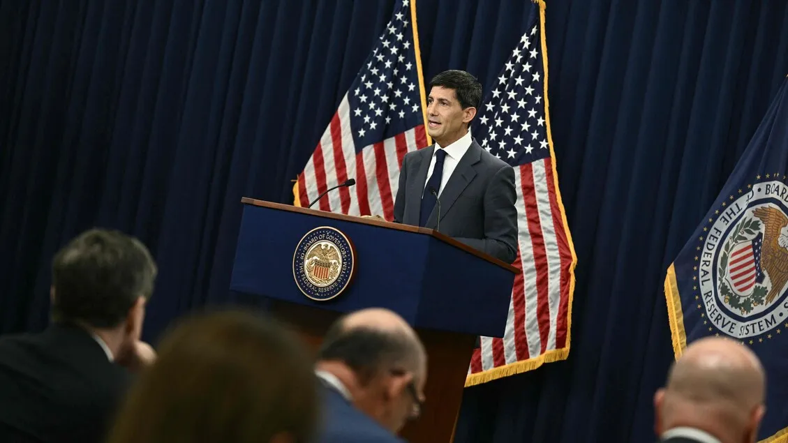 Warsh Debut: The Fed Tahan Suku Bunga, Sinyal Kenaikan 2026 Menguat