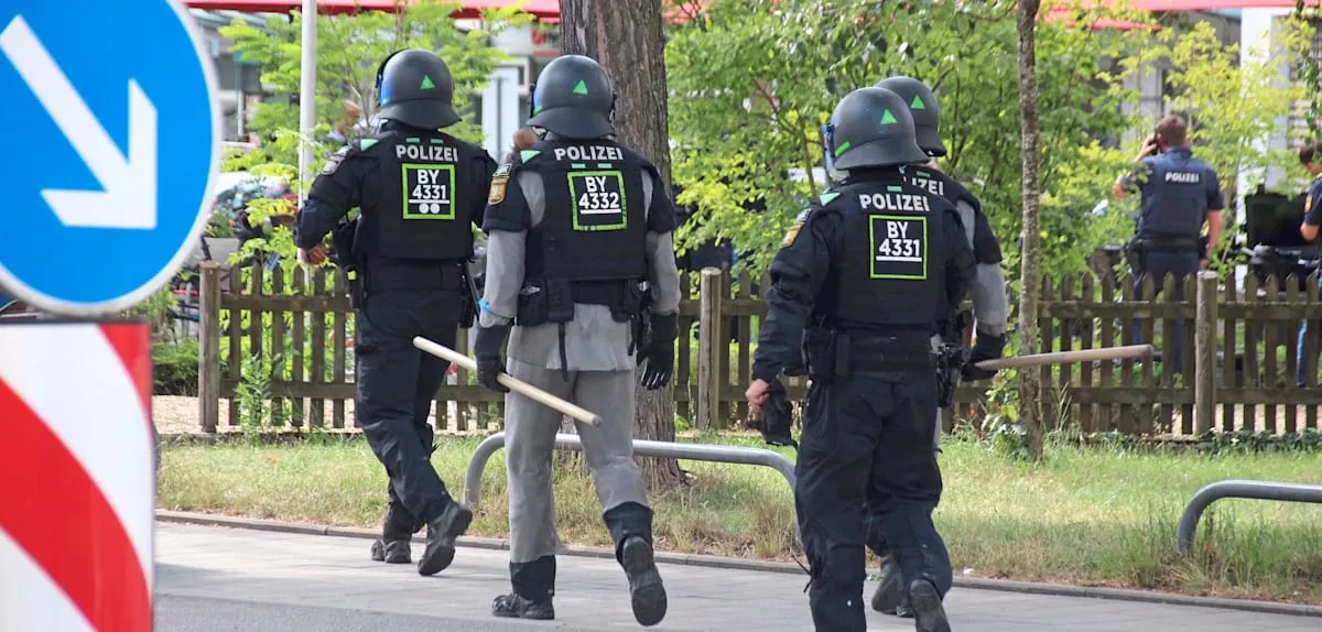Regensburg Shock: Hostage Dies in Bank, Perpetrator Identified