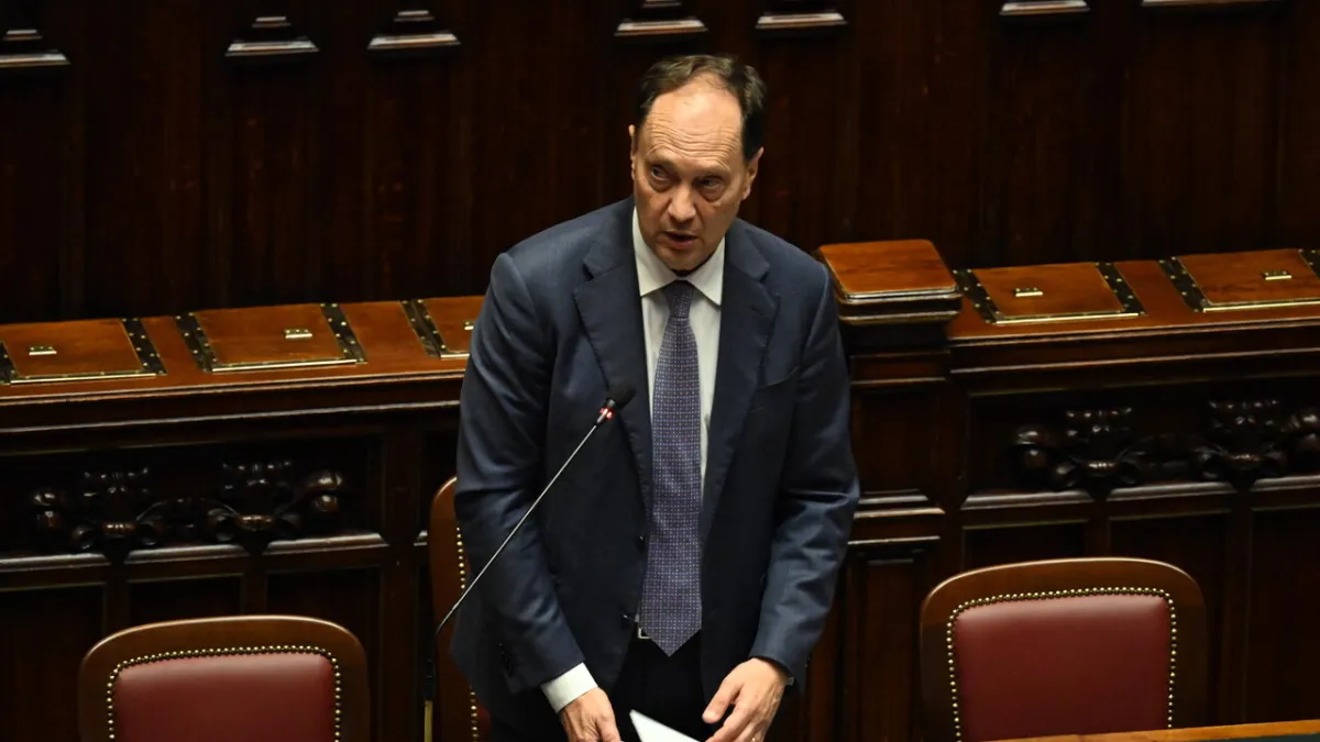 Gejolak Parlemen Italia: Koalisi Goyah Usai Kekalahan Preferensi Krusial?