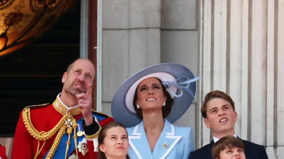 London Diselimuti Euforia: Parade 'Trooping The Colour' Meriahkan Ultah Raja Charles III