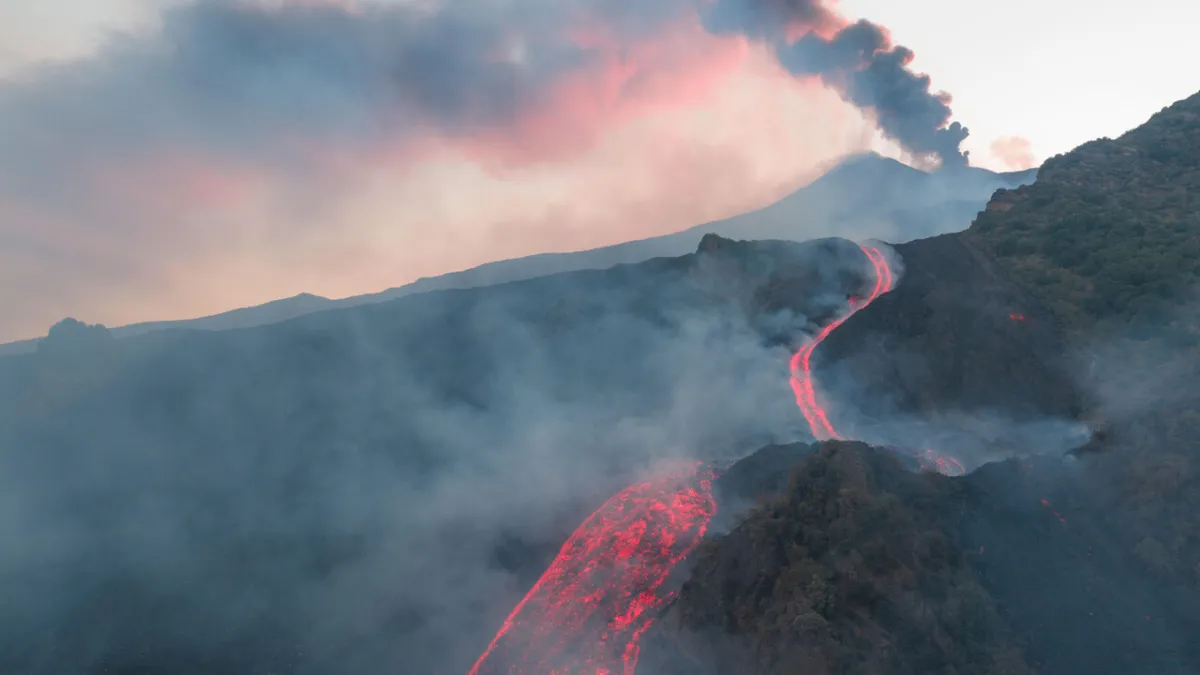 Etna Kembali Bergolak: Allerta Merah Penerbangan Diberlakukan!