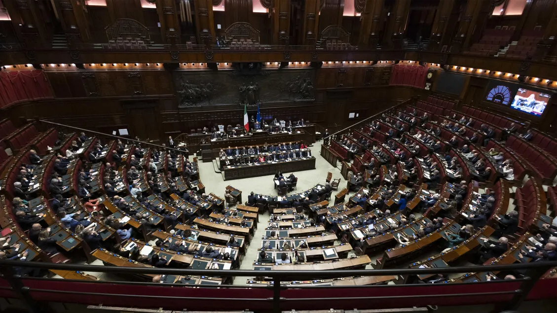 Meloni Hadapi Parlemen: Mandat Krusial Italia Jelang Dewan Eropa 2026