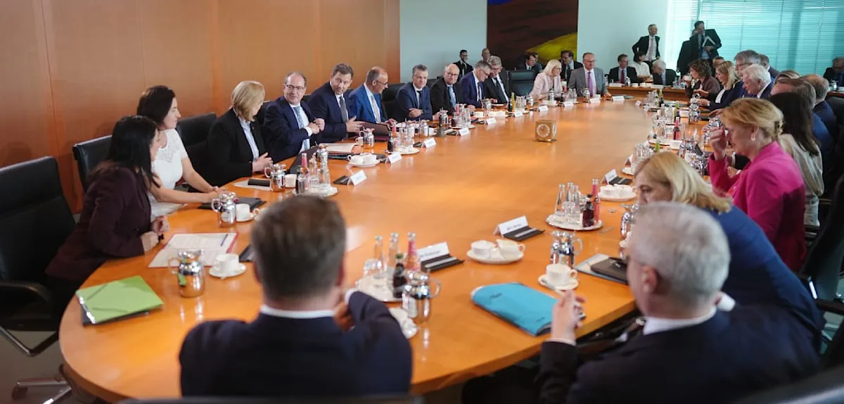 Intelijen Manusia Dominasi Berlin: Kanzler Tolak AI untuk Naskah Vital 2026