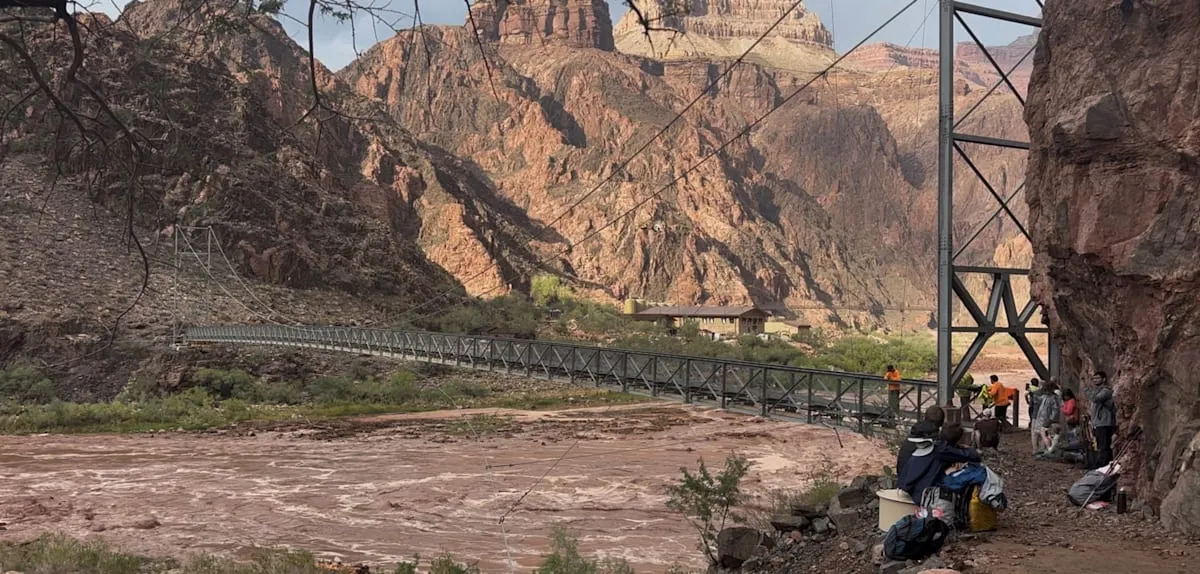 Grand Canyon Mencekam: Banjir Bandang Tewaskan Dua, Belasan Masih Hilang!