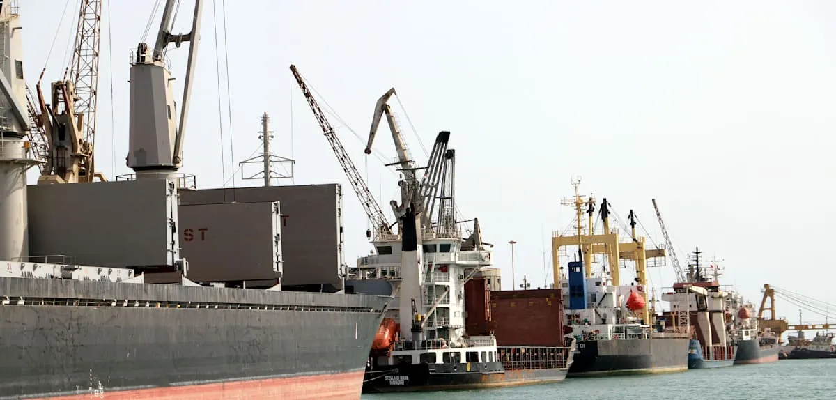 Koalisi Saudi Gempur Yaman: Balasan Tegas Terorisme Maritim Houthi Meningkat