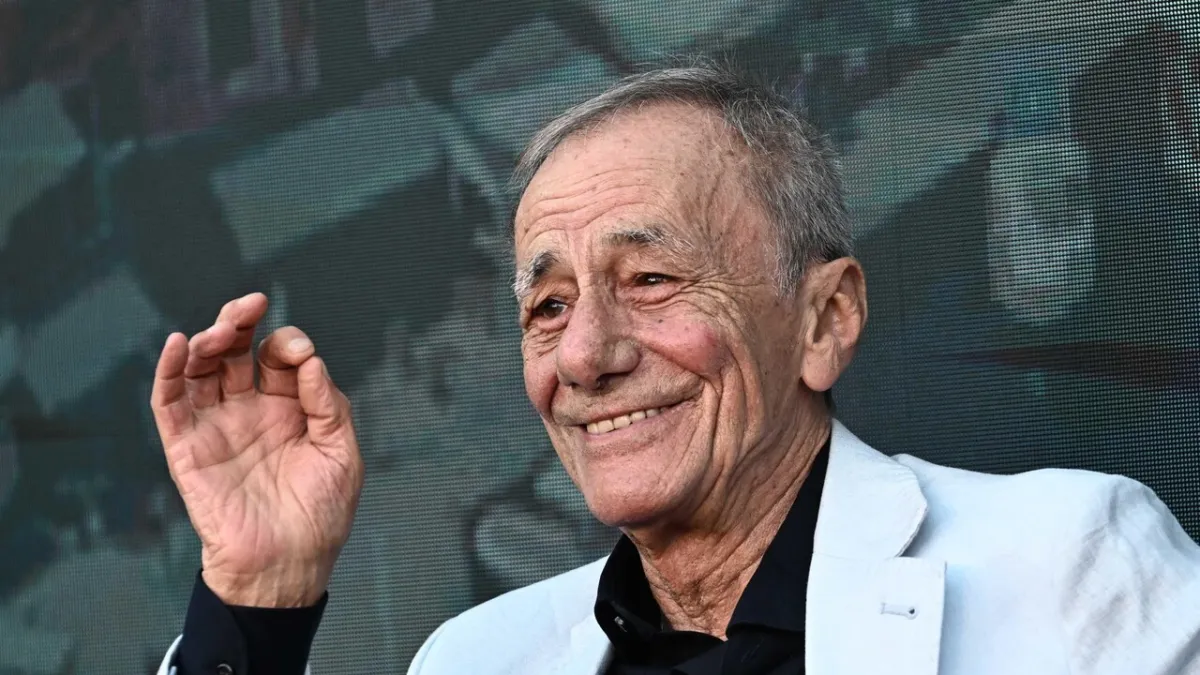 Roberto Vecchioni Shakes Brancaccio: Months Without Singing, But Vows to Stay