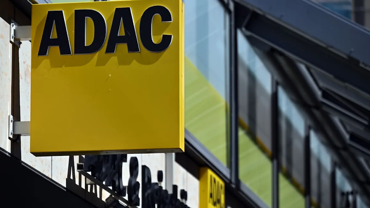 German Fuel Prices Skyrocket Mysteriously: ADAC Demands Refinery Cartel Probe!