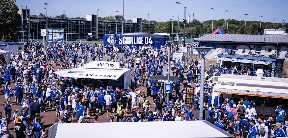 Drama 100.000 Suporter Schalke: Kekalahan Telak Guncang Laga Uji Coba
